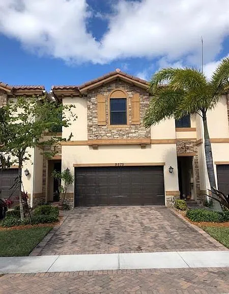 9575 Town Parc Cir N — Photo 1