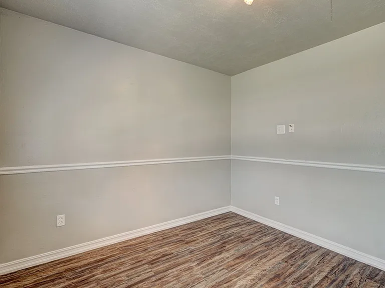 1401 Hampton Dr — Photo 36