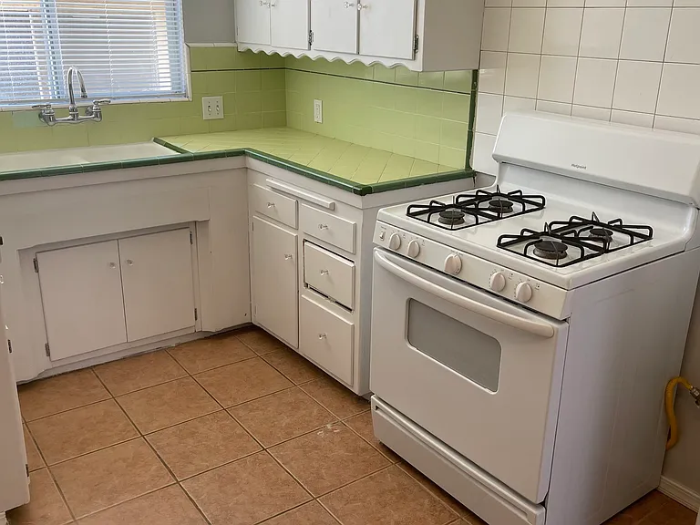 5110 Harold Way Apartments — Photo 6