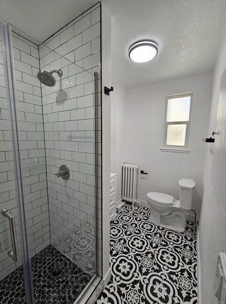 3403 S Lincoln St — Photo 2