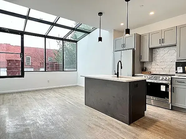 20-01 Steinway Street 2F image 3 of 16