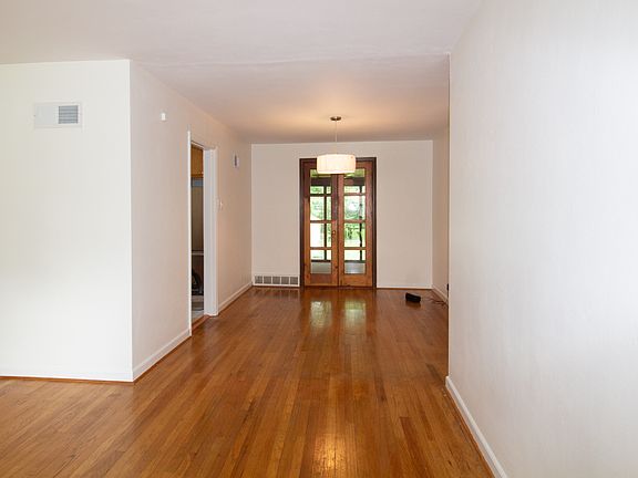 4th image of 340 Calvert Ave