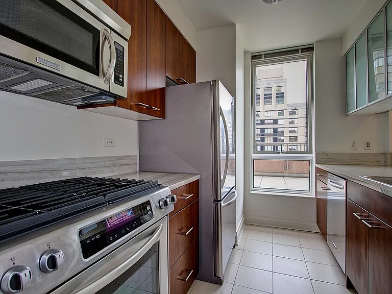 215 E 96th St #31D — Photo 5