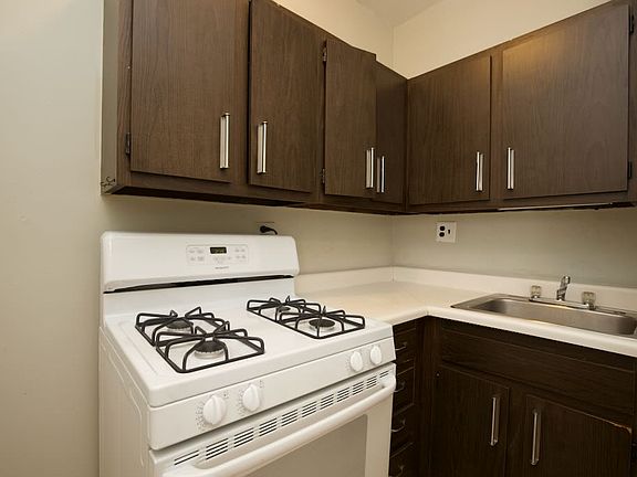 3rd image of 3722 Pine Grv #E5
