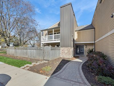 1521 S County Farm Rd APT 1, Wheaton, IL, 60189