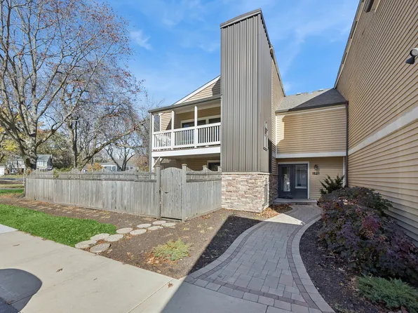 1521 S County Farm Rd APT 1, Wheaton, IL 60189