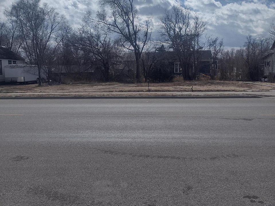 2nd image of 405 E Dakota Ave
