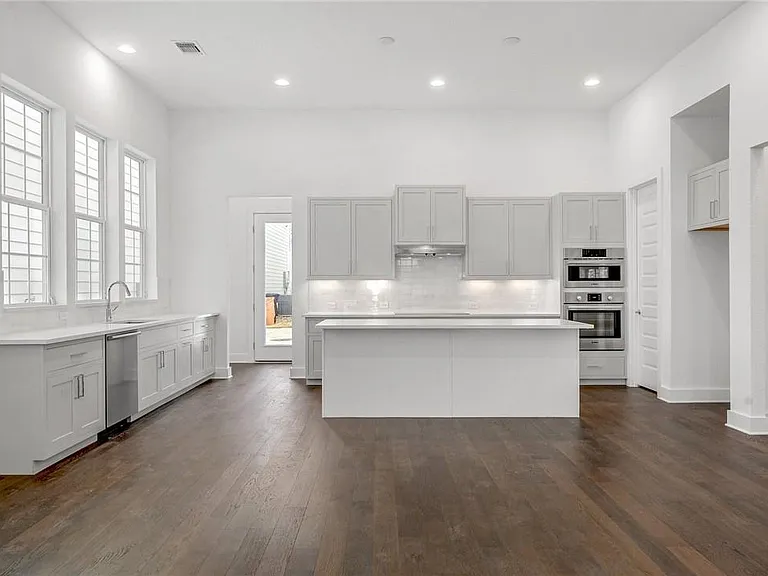4502 Grassland Dr — Photo 14
