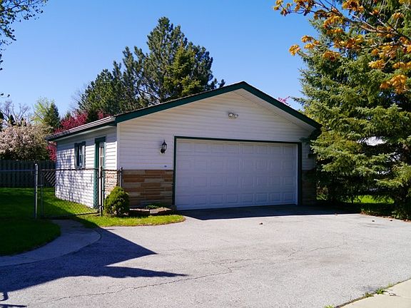 3rd image of 611 Sidney St