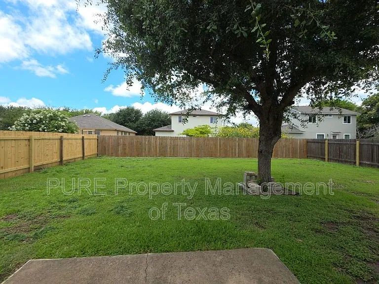 609 Losoya Ct — Photo 34