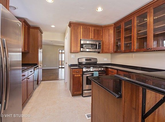 5th image of 1225 Blanchan Ave