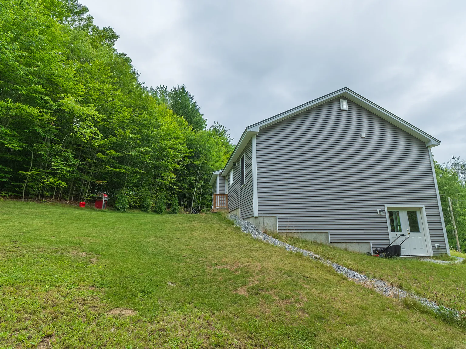 3 bed, 1300 sqft, $2,600 — Photo 4