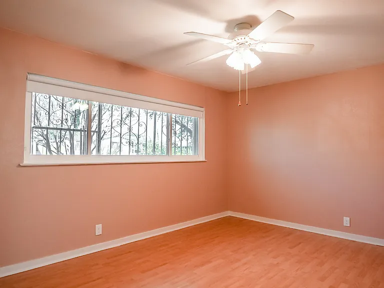 2622 W Summit Ave — Photo 15