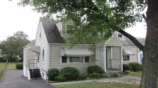 3rd image of 2729 Edison St NE