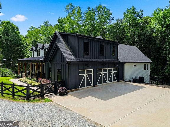 3rd image of 650 Avery Rd