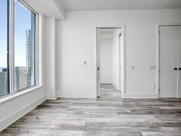11 Yorkville Ave #5806 — Photo 10