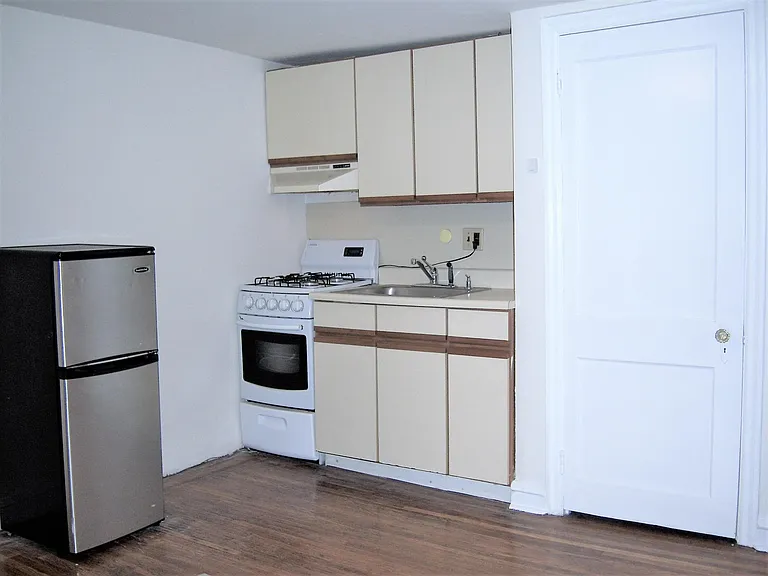 1904 Pine St #3R — Photo 5