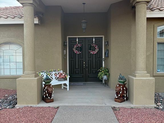2nd image of 2472 Tres Lagos