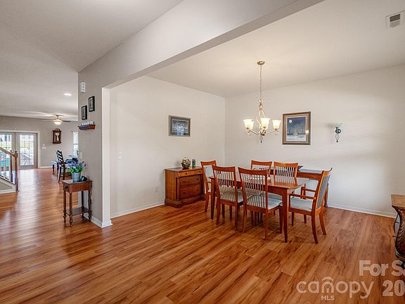 3rd image of 1710 Yellow Daisy Dr