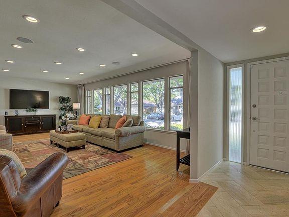 4th image of 640 Kingswood Way