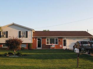 7505 Colonial Dr, Niagara Falls, NY 14305