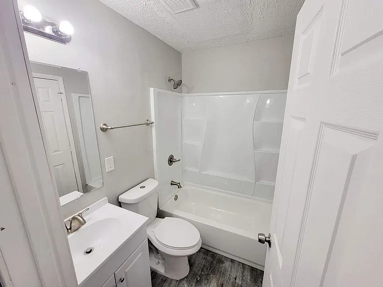 5832 Childs Ave — Photo 10