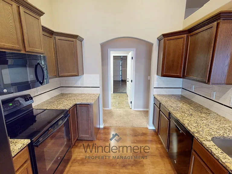 247 Chapra St — Photo 6