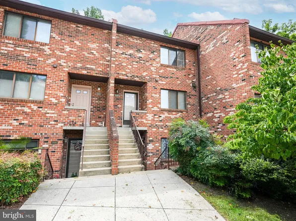 3842B Steppes Ct, Falls Church, VA 22041
