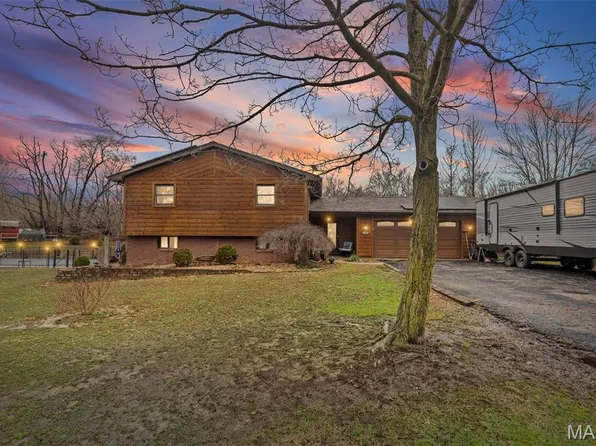 2039 Shook Ln, Centralia, IL 62801