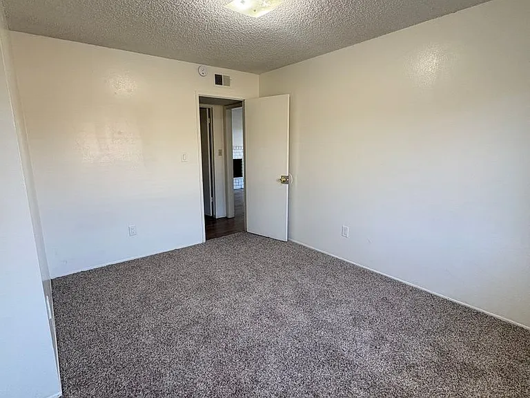 M13- 2820 N. Halfmoon Dr. — Photo 6
