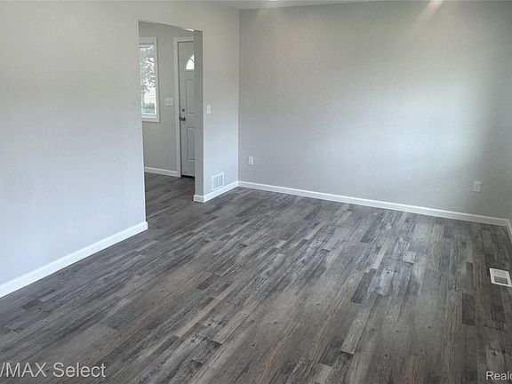 5th image of 3302 Miller Rd
