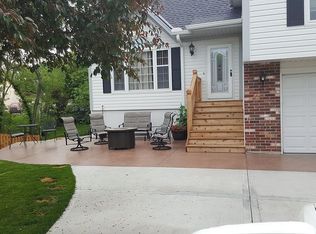 8004 NW 70th St, Kansas City, MO 64152