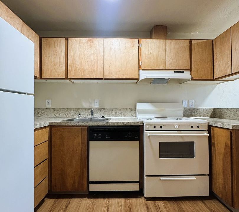 1st image of 2705 Oak St APT 10
