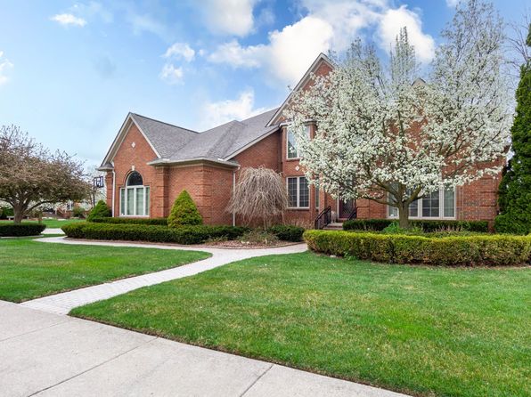 49759 Lakebridge Dr, Shelby Township, MI 48315