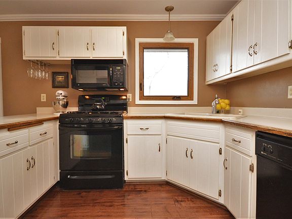 5th image of 2210 Hughes Ln