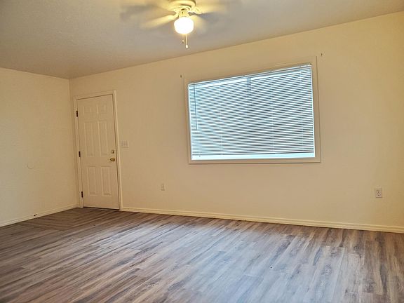 4th image of 250 W Anderson St APT 2