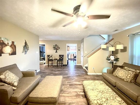 5th image of 2148 N Fleetwood Dr