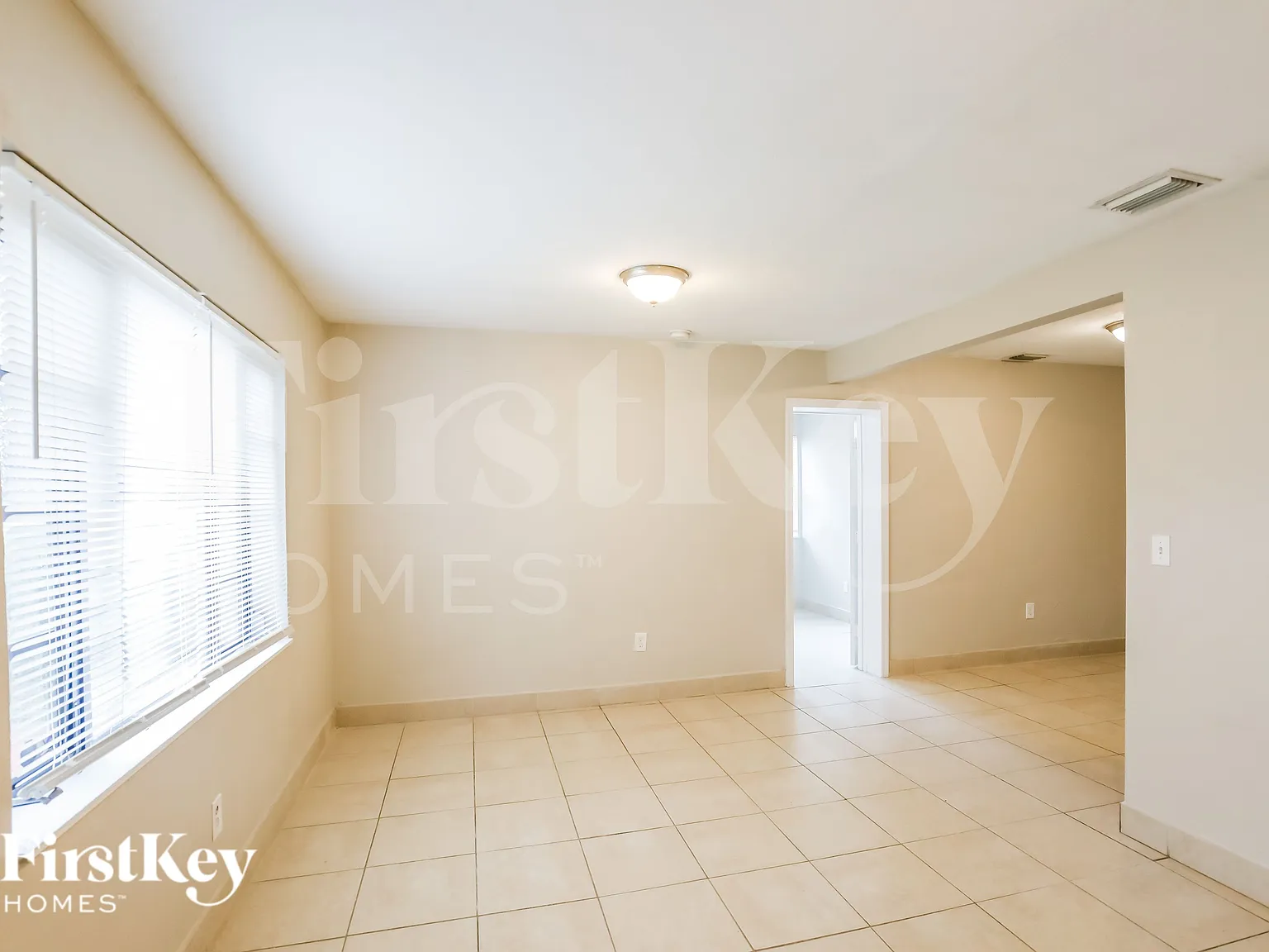 4 bed, 2.0 bath, 1156 sqft, $3,020 — Photo 2
