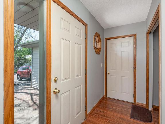 3rd image of 9128 Cambridge Ave