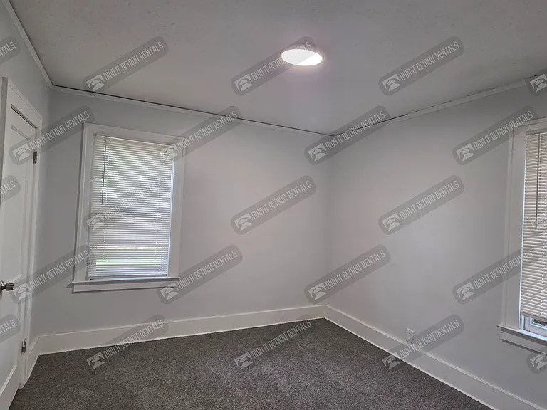 2500 Glendale St — Photo 10