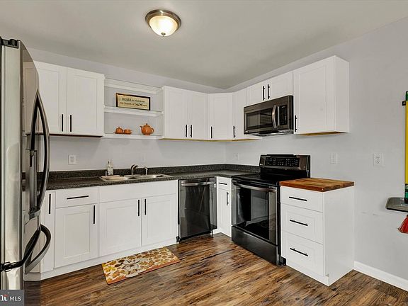 5th image of 247 Locust Ln