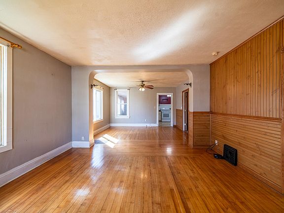 2nd image of 823 Mason St