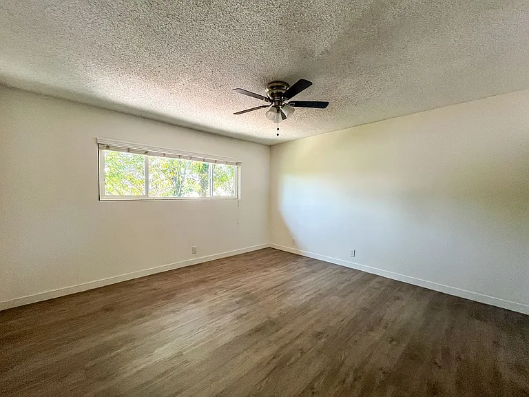 12128 Ramona Ave — Photo 26
