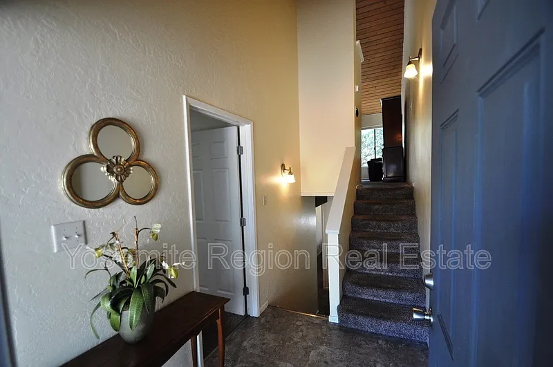 3 bed, 2.0 bath, 984 sqft, $1,700 — Photo 3