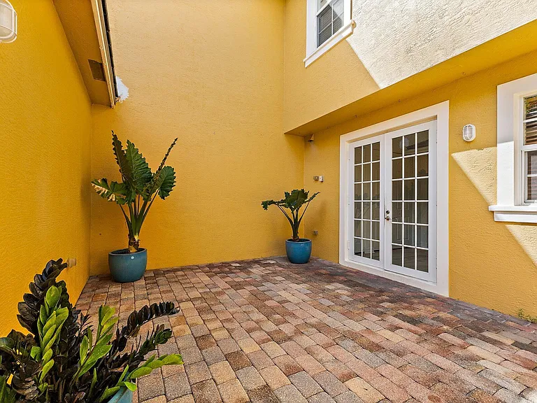 150 Lismore Ln — Photo 42