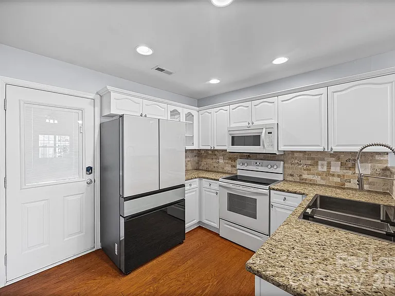 2052 Shady Pond Dr — Photo 11