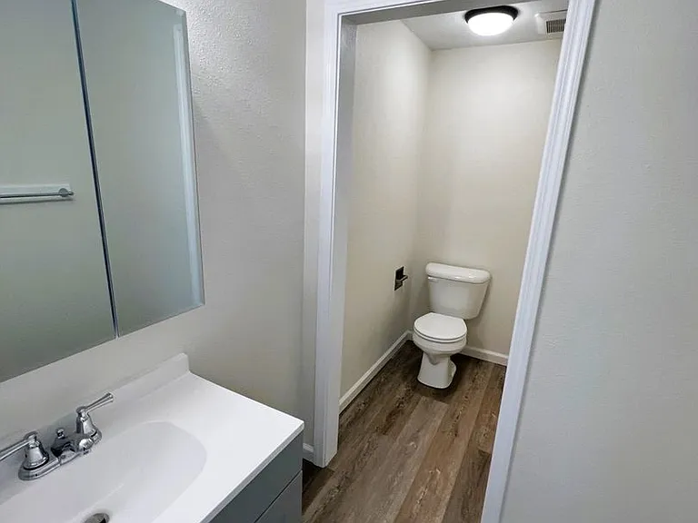 410 SE Park St — Photo 6
