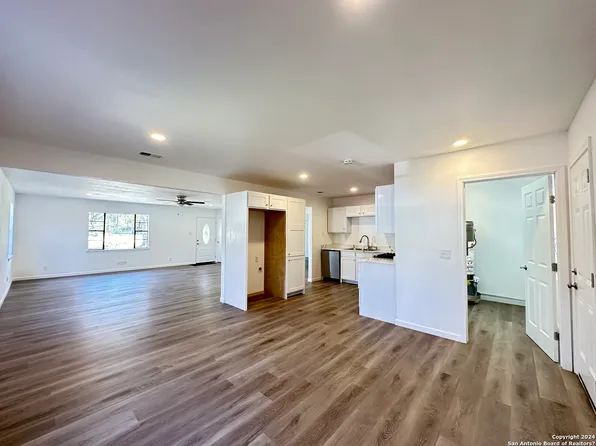 125 HOLMGREEN RD, San Antonio, TX 78220