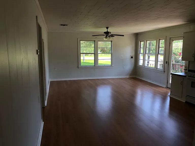 3424 Woodlawn Rd — Photo 2