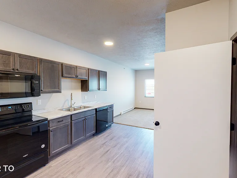 5800 Sunnybrook Plz — Photo 54
